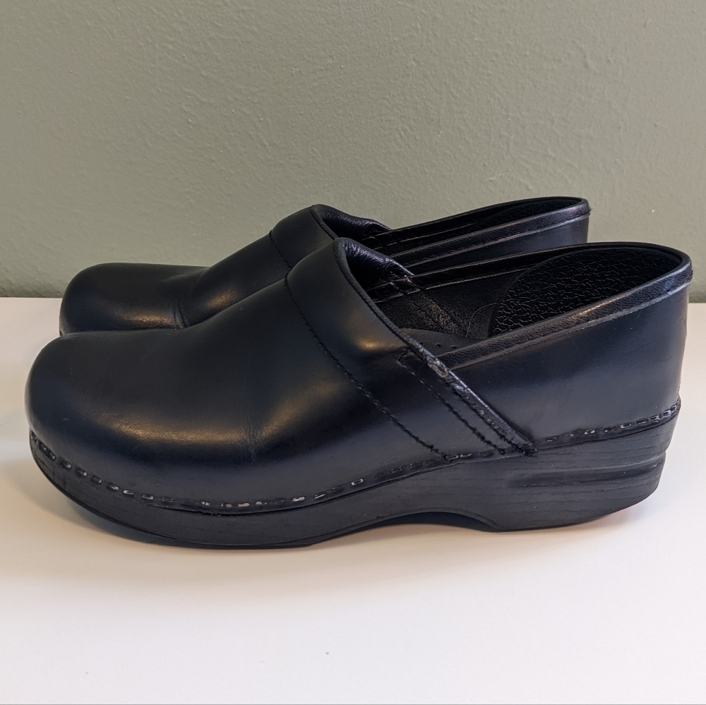 Dansko Black Slip on Clogs Size 38 - Picture 5 of 12